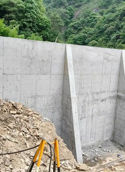 平顶山宝丰县重力式挡土墙